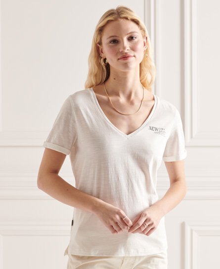 Superdry Camiseta con cuello de pico y estampado inverso NYC Times