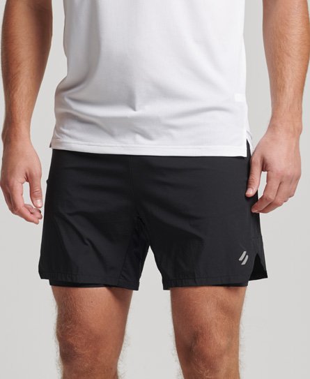 Run Premium-shorts i flere lag.