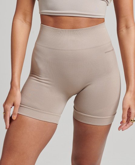 Anliegende nahtlose Core Shorts