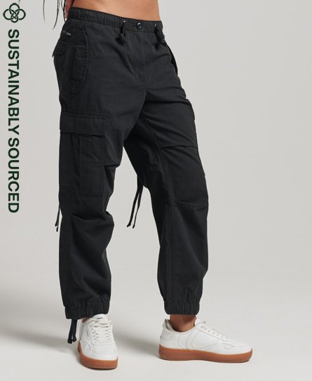 Pantalones de estilo paracaidista