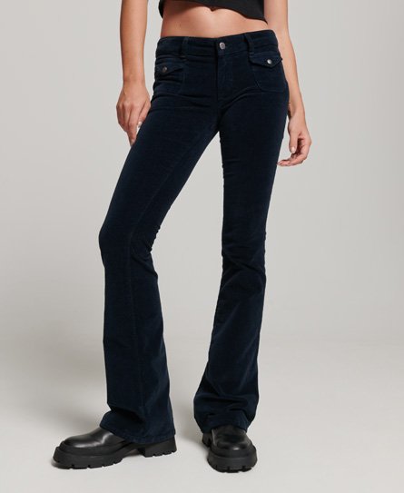 Samt-Jeans mit Schlag und niedriger Leibhöhe