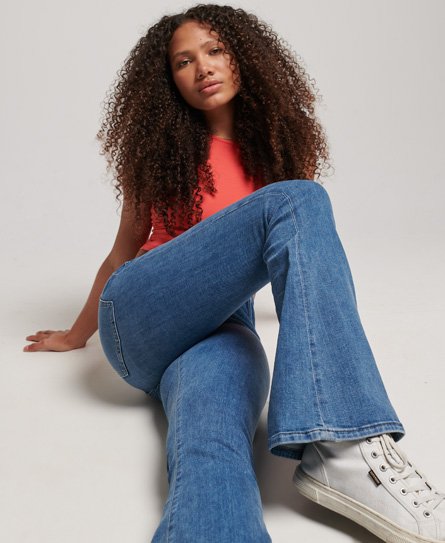Jeans aus Bio-Baumwolle mit ausgestelltem Bein und hohem Bund