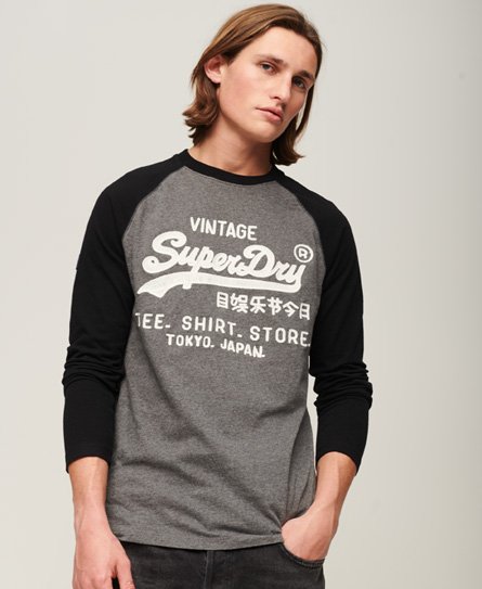 Camiseta de manga larga raglán con logotipo Vintage Store