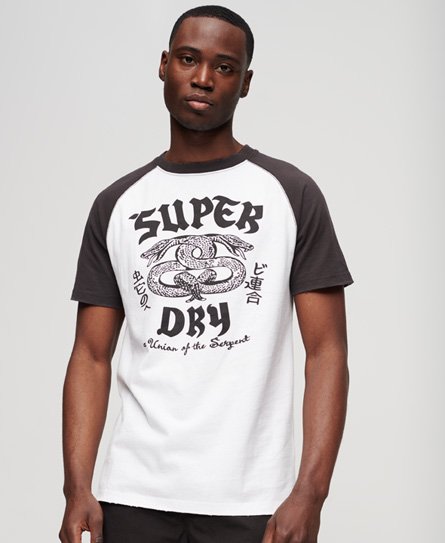 Superdry Herren Blackout Rock Raglan-T-Shirt mit Grafik Weiß