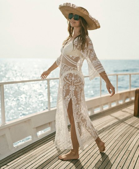 Koronkowa sukienka maxi na plażę
