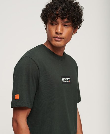 Superdry - men's locker geschnittenes tech t-shirt mit grafik grün - größe: s