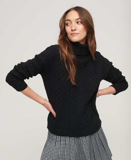Sweter o splocie warkoczowym z obniżonymi ramionami i golfem