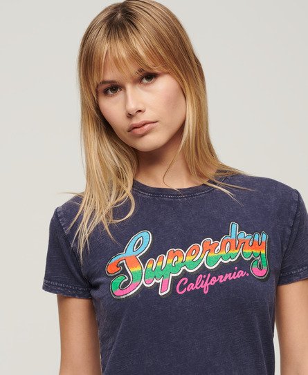 Superdry Damen Figurbetontes T-Shirt mit Cali-Sticker Marineblau