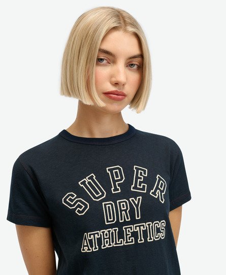 Superdry Damen Figurbetontes Athletic Essentials T-Shirt mit Grafik Marineblau