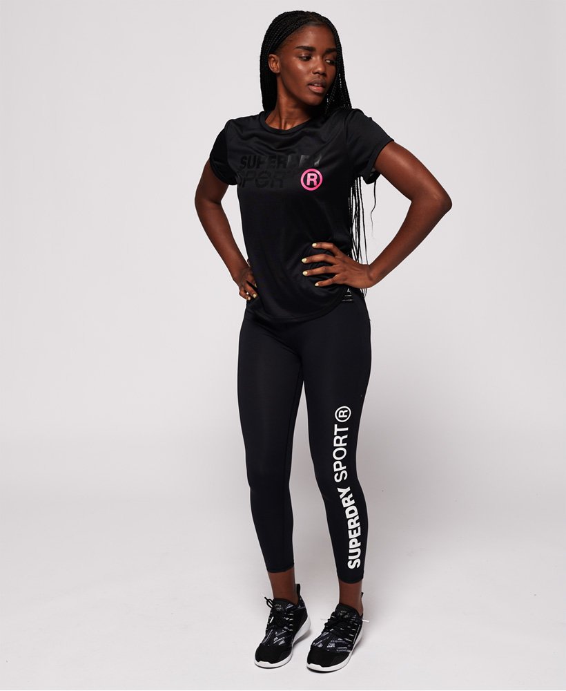 Superdry Active T skjorte med løs passform Dame T skjorter Superdry Active T skjorte med løs passform Dame T skjorter