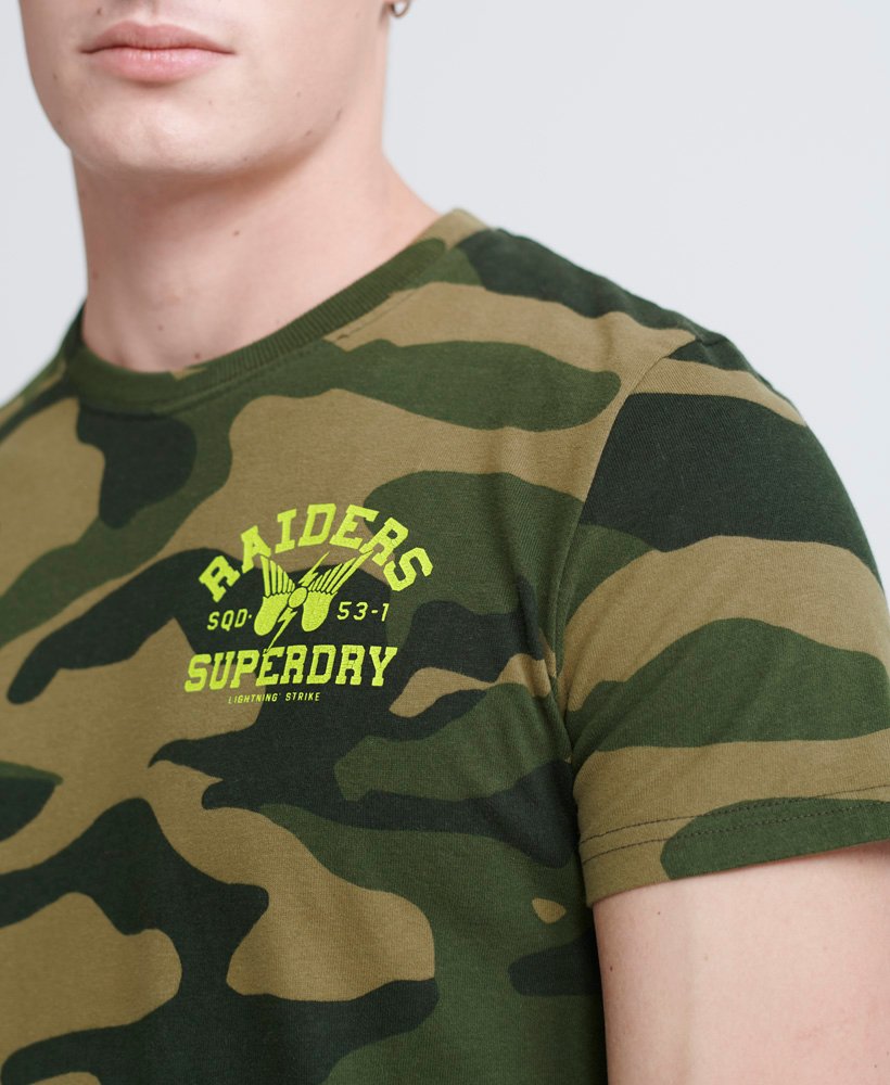 Superdry Dry Graphic T Shirt mit Tarnmuster Herren T Shirts Superdry Dry Graphic T Shirt mit Tarnmuster Herren T Shirts