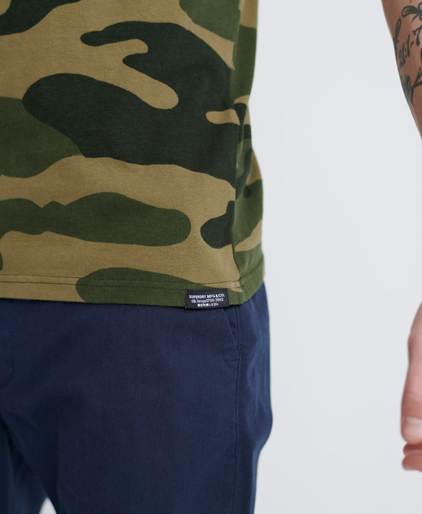 Superdry Dry Graphic T Shirt mit Tarnmuster Herren T Shirts Superdry Dry Graphic T Shirt mit Tarnmuster Herren T Shirts