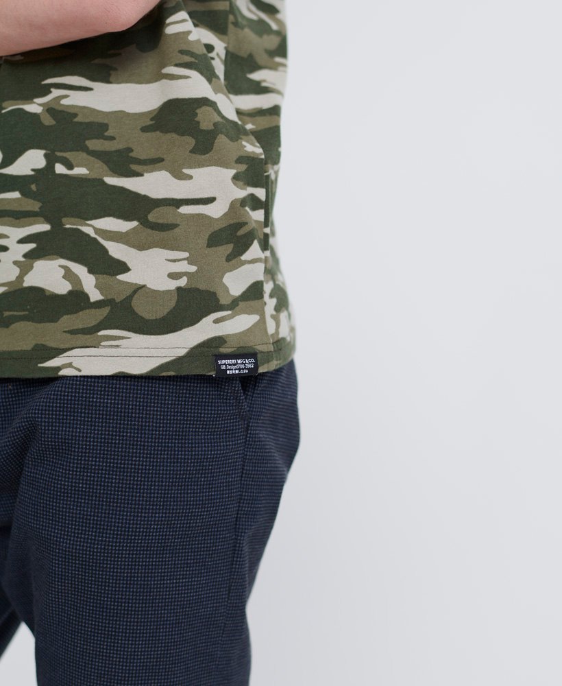 Superdry Dry Graphic T Shirt mit Tarnmuster Herren T Shirts Superdry Dry Graphic T Shirt mit Tarnmuster Herren T Shirts