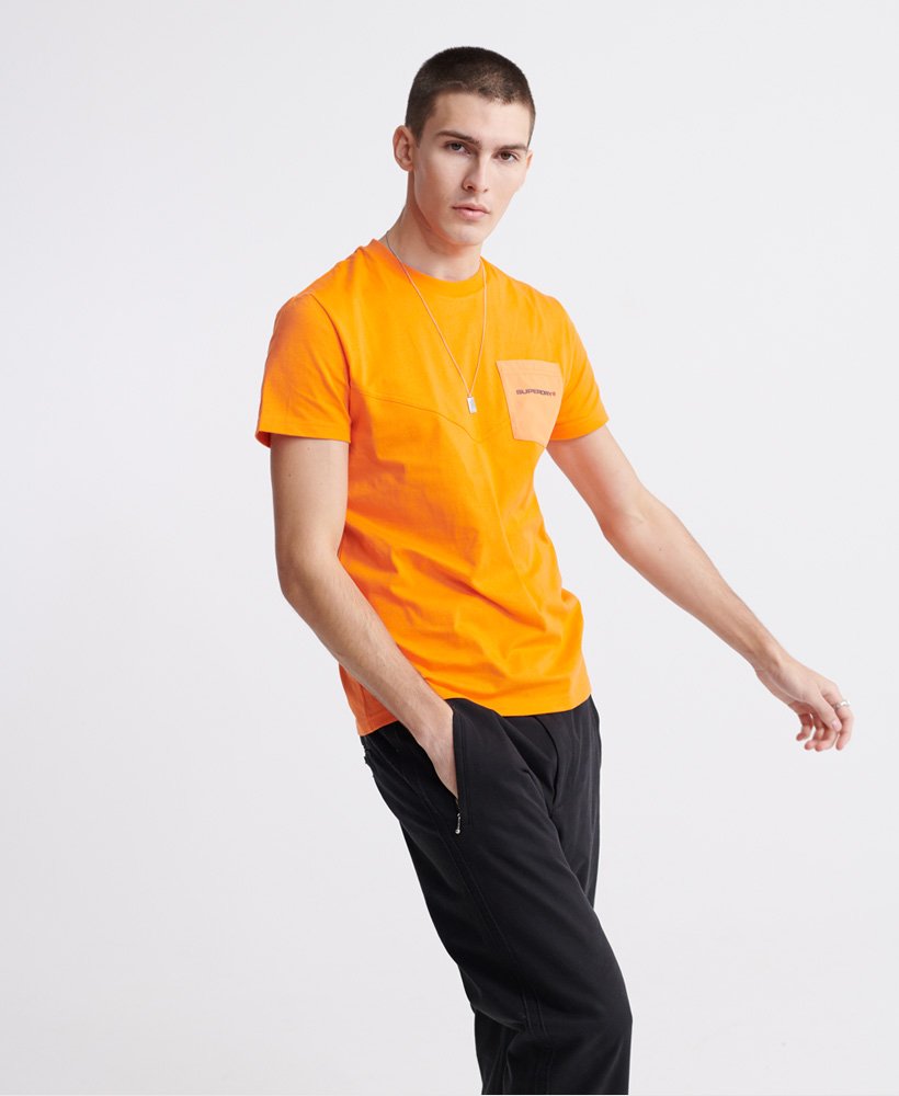 Superdry Urban Tech T skjorte med lomme i nylon Herre T Superdry Urban Tech T skjorte med lomme i nylon Herre T