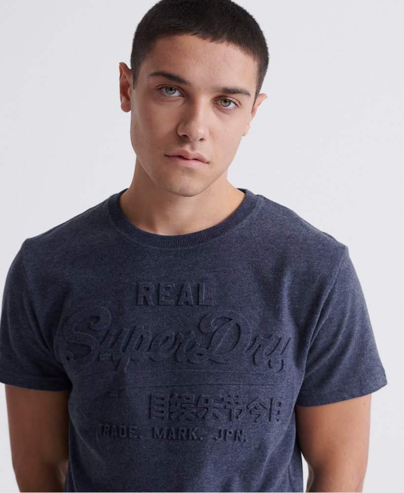 Superdry Optic embossed branding letter T-shirt — Pep Serra street wear