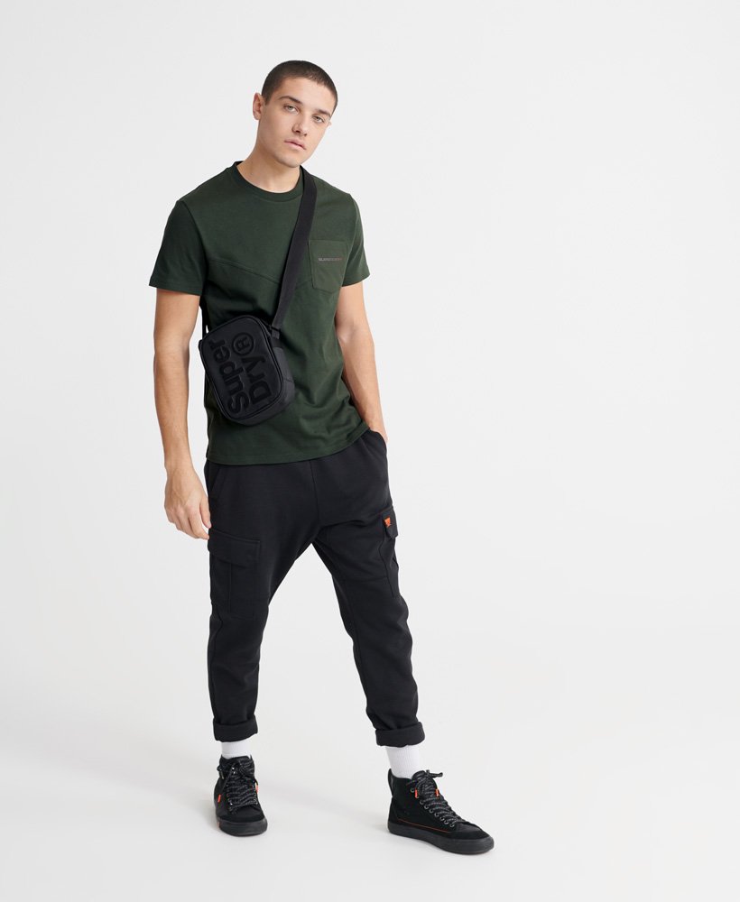 Superdry Urban Tech T skjorte med lomme i nylon Herre T Superdry Urban Tech T skjorte med lomme i nylon Herre T