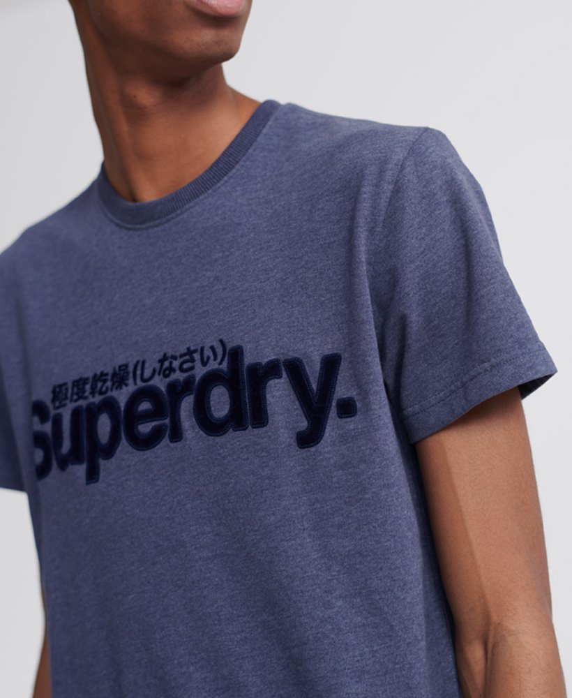 Superdry Core T skjorte med logo i imitert semsket skinn Superdry Core T skjorte med logo i imitert semsket skinn