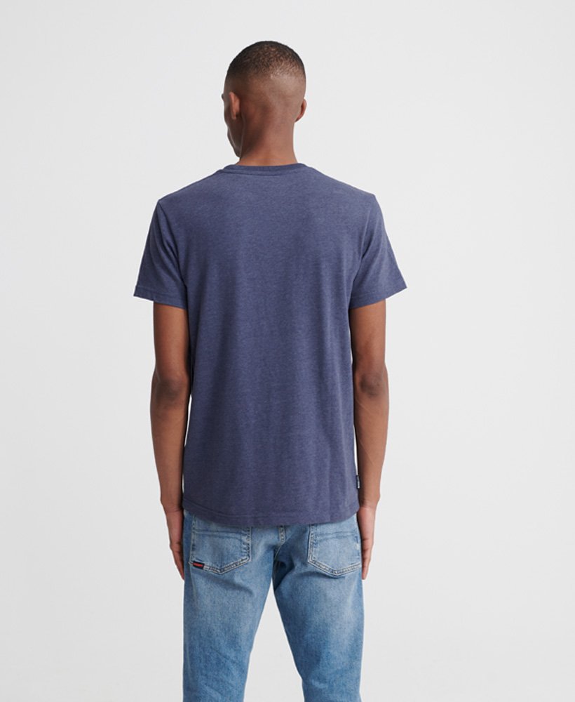 Superdry Core T skjorte med logo i imitert semsket skinn Superdry Core T skjorte med logo i imitert semsket skinn