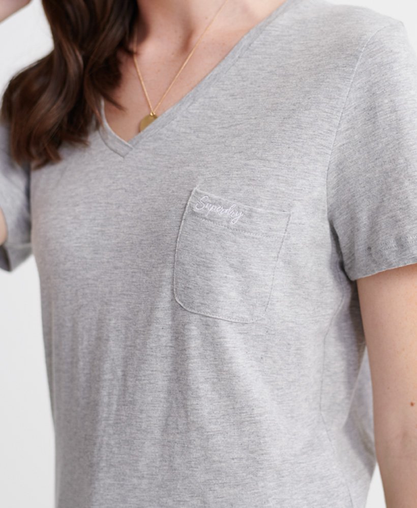 grey v neck tee