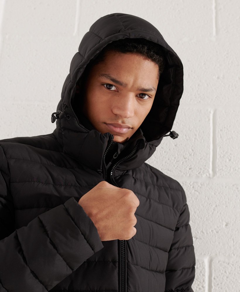 Hombre – Chaqueta acolchada con capucha Fuji Sport en Negro Superdry ES