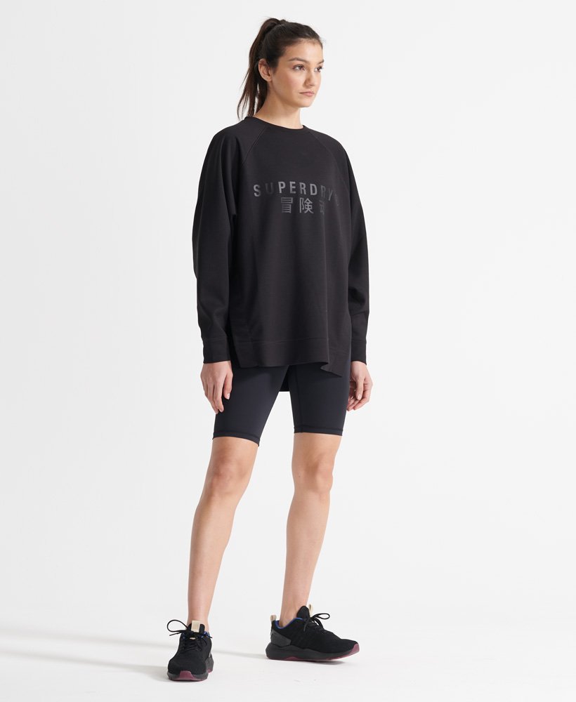 black sweatshirt oversized