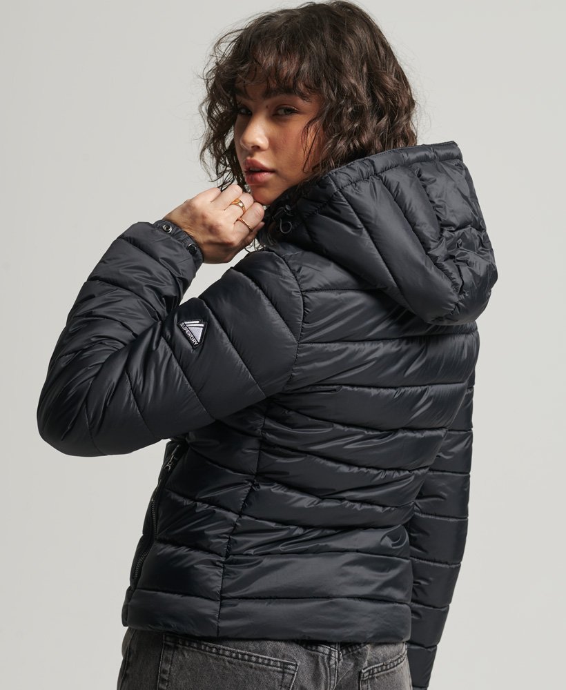 Mujer – Chaqueta corta con capucha Fuji en Negro Superdry ES