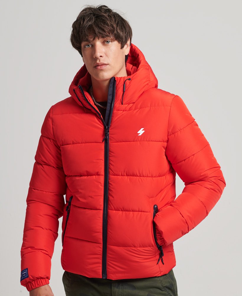 Hombre – Cazadora acolchada con capucha Sports en Rojo Brillante Superdry ES