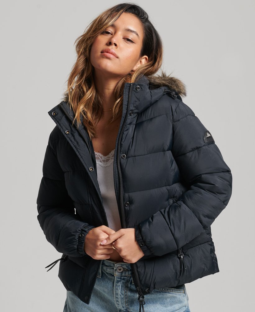 Mujer – Chaqueta corta con capucha de uso intermedio en Negro Azabache  Superdry ES