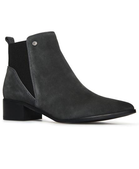 Quinn Ribbed Chelsea Boots