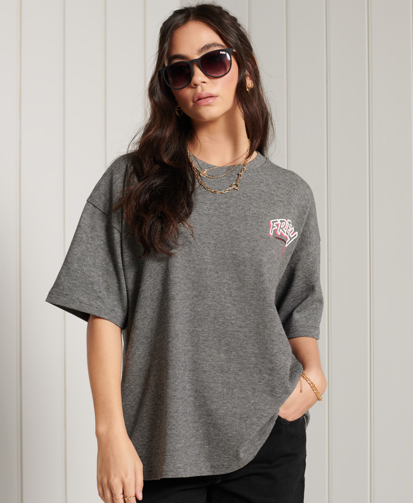 Donna T-Shirt Oversize Con Grafica In Stile Workwear